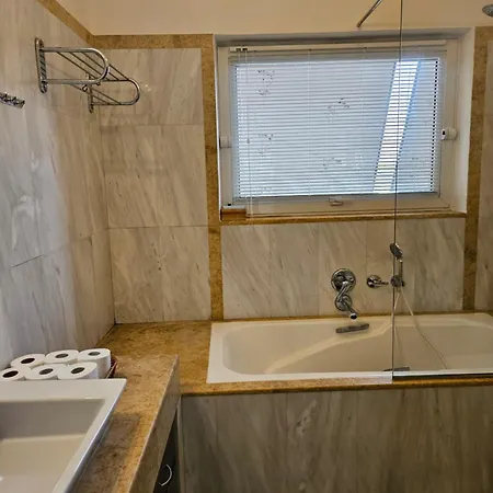 3 Bedder In Ilisia, Megaro Mousikis