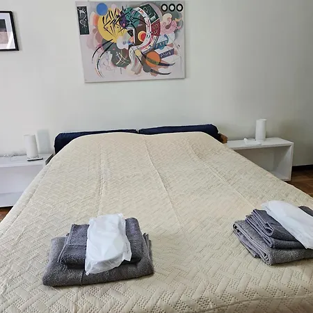 3 Bedder In Ilisia, Megaro Mousikis