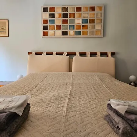 3 Bedder In Ilisia, Megaro Mousikis